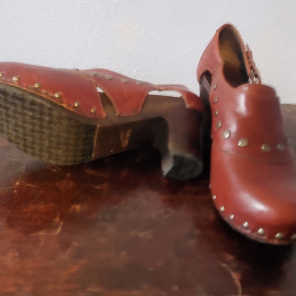 Dansko Clog Riveted Heels - Picture 5 of 7